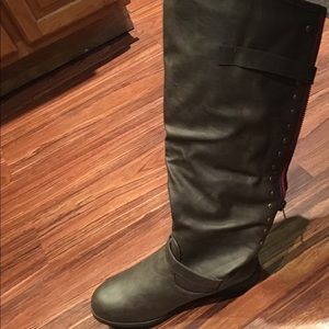 Brand new wide calf boots!!! 👢👢👢